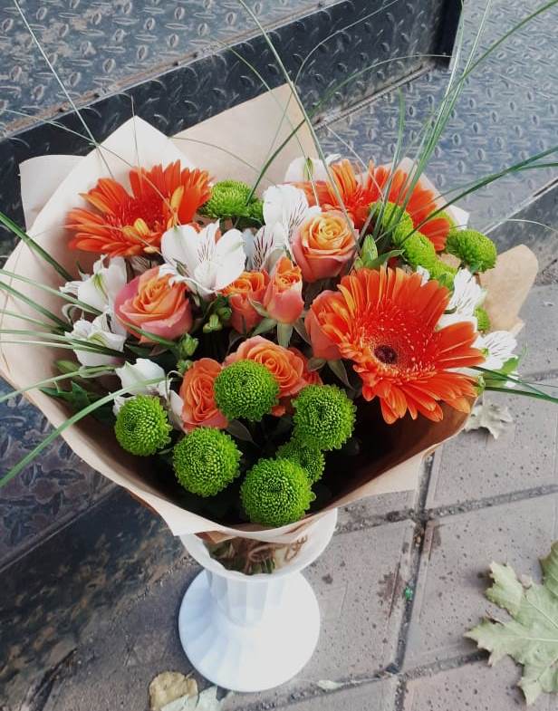 Букет цветов из: Герберы, Хризантемы, Альстромерии и Розы в Назии