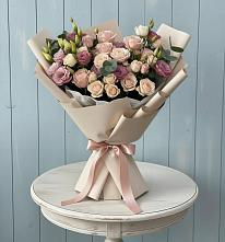 Букет цветов из:  Розы и Лизиантусы в Назии