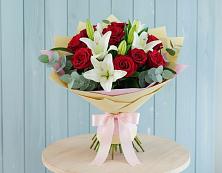 Букет цветов из:  Лилии и Розы в Назии
