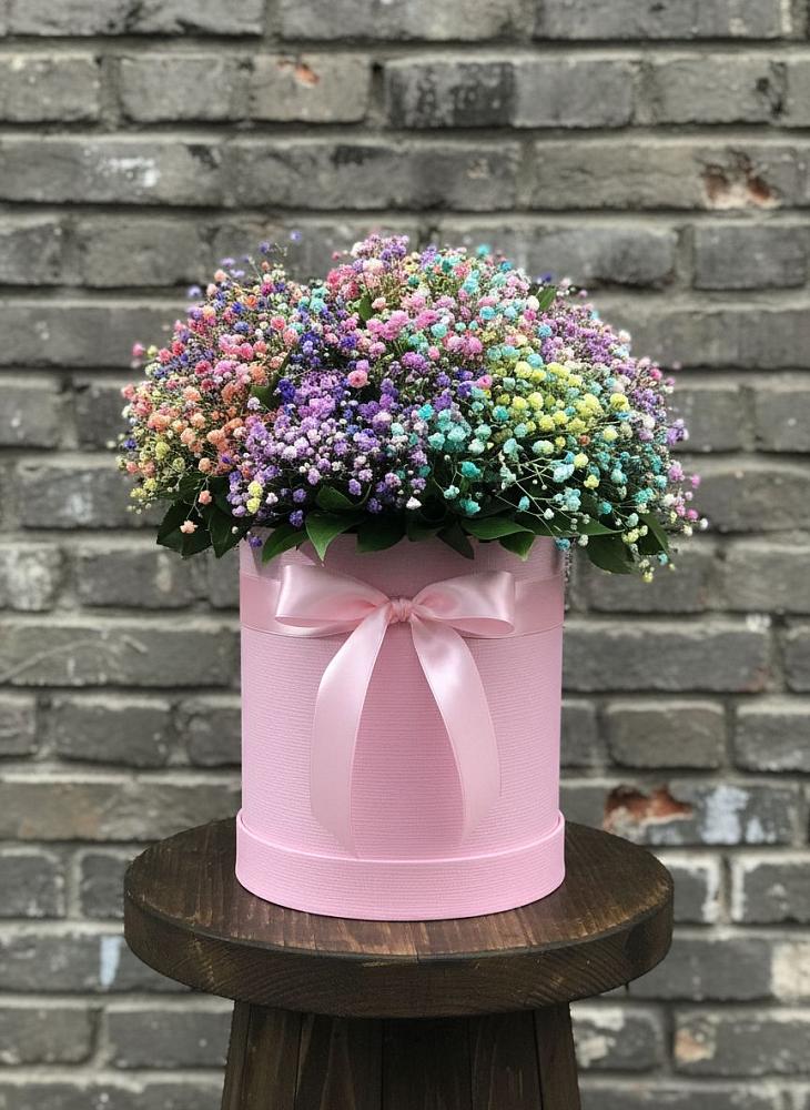 Цветочная композиция из Гипсофила и Розы в шляпной коробке в Назии