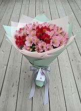 Букет цветов из:  Альстромерии в Назии