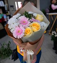 Букет цветов из:  Герберы, Розы и Хризантемы в Назии