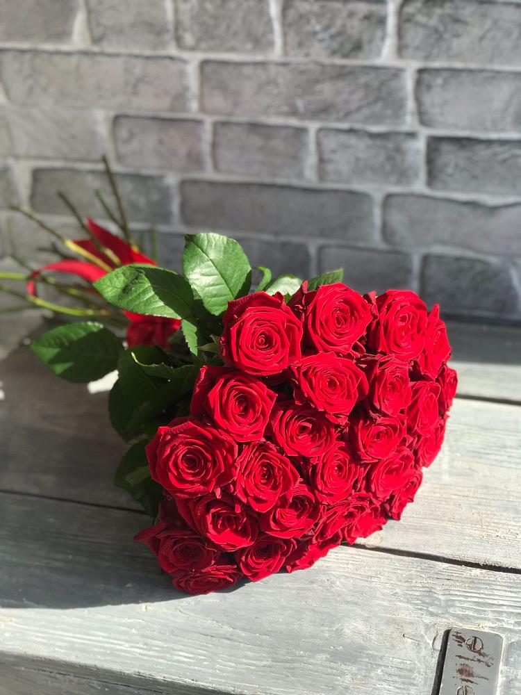 Букет Красные розы Фридом в Назии