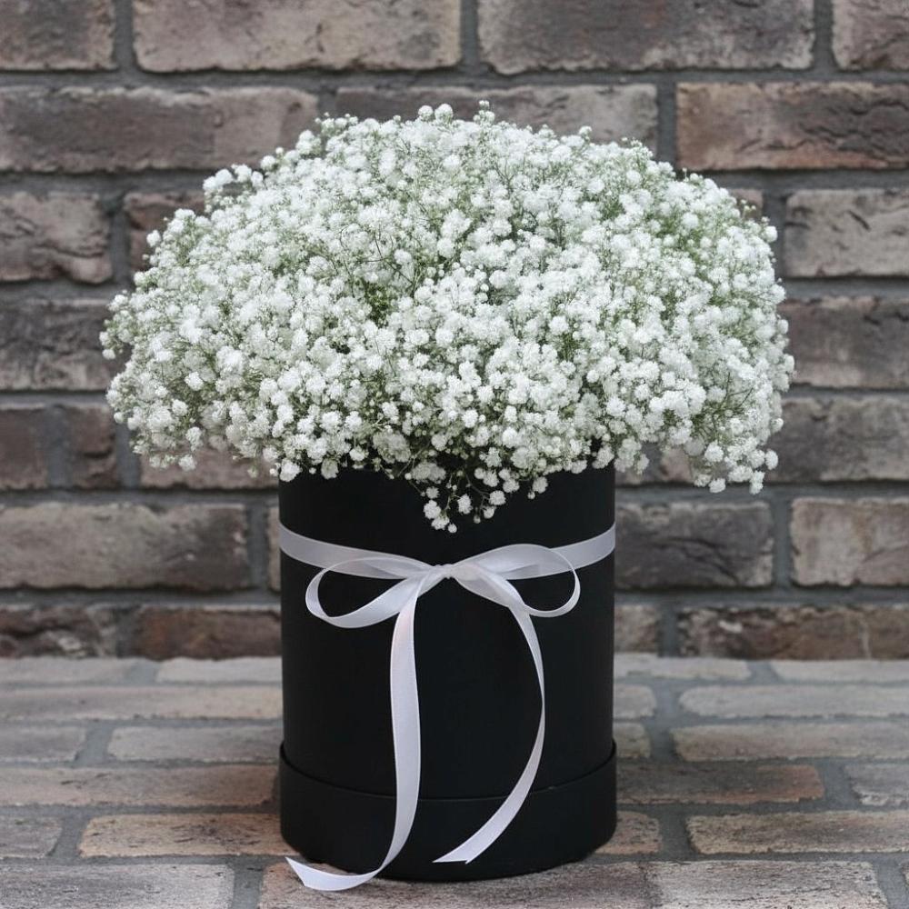 Цветочная композиция из Гипсофила в шляпной коробке в Назии