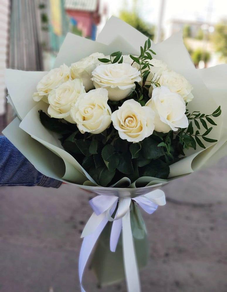 Букет Белые розы Проуд в Назии