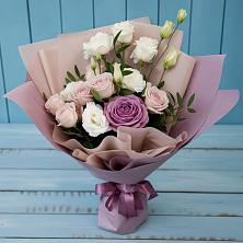 Букет цветов из:  Розы и Лизиантусы в Назии