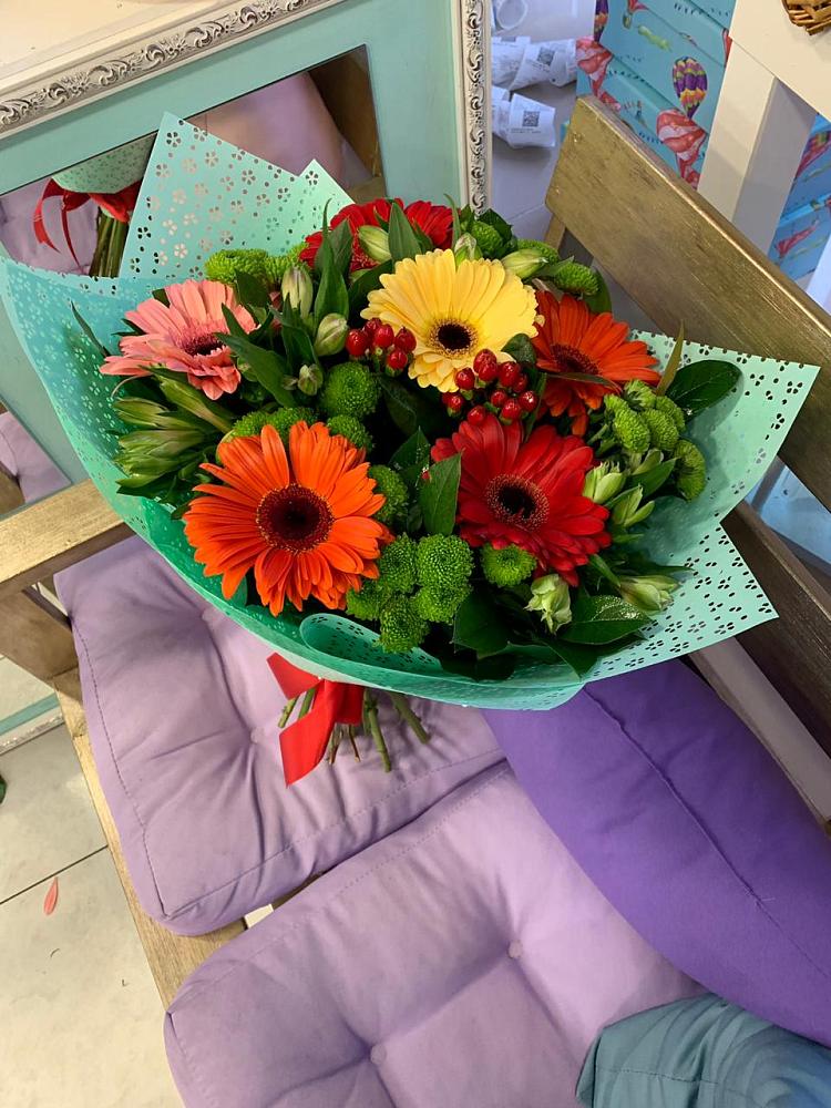 Букет цветов из: Герберы, Хризантемы и Альстромерии в Назии