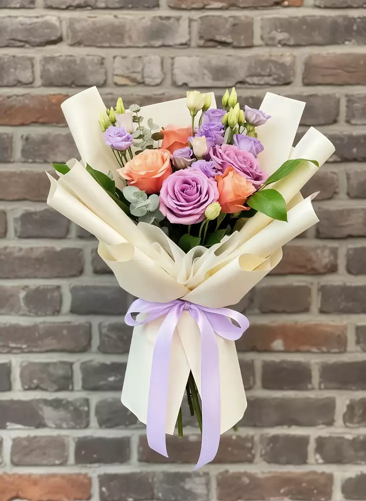 Букет цветов из: Лизиантусы и Розы в Назии