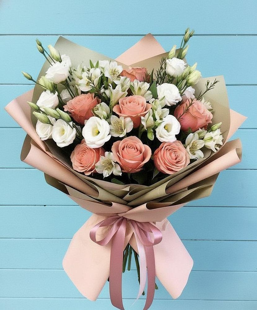Букет цветов из: Розы, Альстромерии и Лизиантусы в Назии