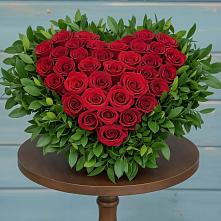 Цветочная композиция из Розы в виде сердца в Назии