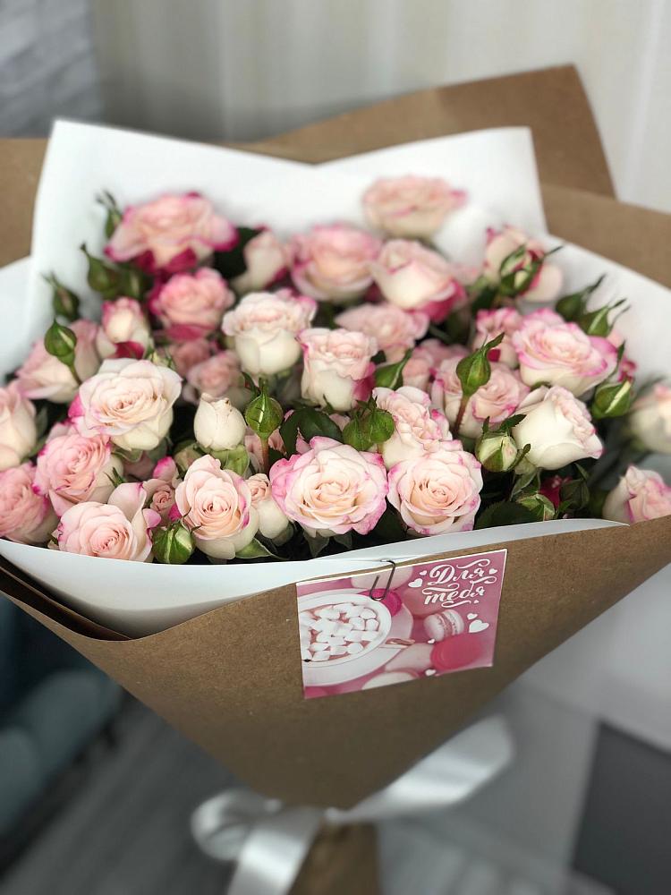 Букет цветов из: Розы в Назии