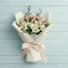 Букет цветов из:  Альстромерии в Назии