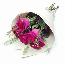 Букет цветов из:  Розы в Назии
