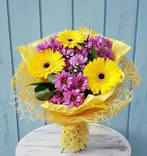 Букет цветов из:  Хризантемы и Герберы в Назии