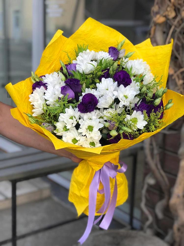Букет цветов из: Ирисы, Хризантемы и Ромашки в Назии
