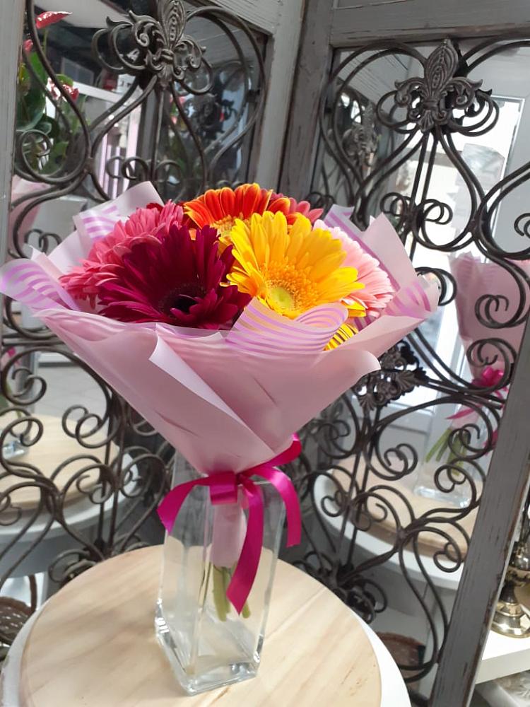 Букет цветов из: Герберы в Назии