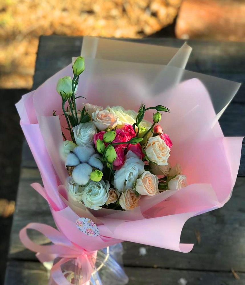 Букет цветов из: Розы и Лизиантусы в Назии