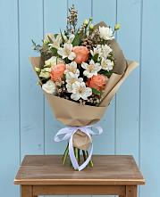 Букет цветов из:  Альстромерии, Лизиантусы, Розы и Хризантемы в Назии