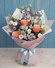 Букет цветов из:  Лизиантусы, Розы, Альстромерии и Гипсофила в Назии