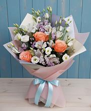 Букет цветов из:  Лизиантусы, Розы, Альстромерии и Гипсофила в Назии