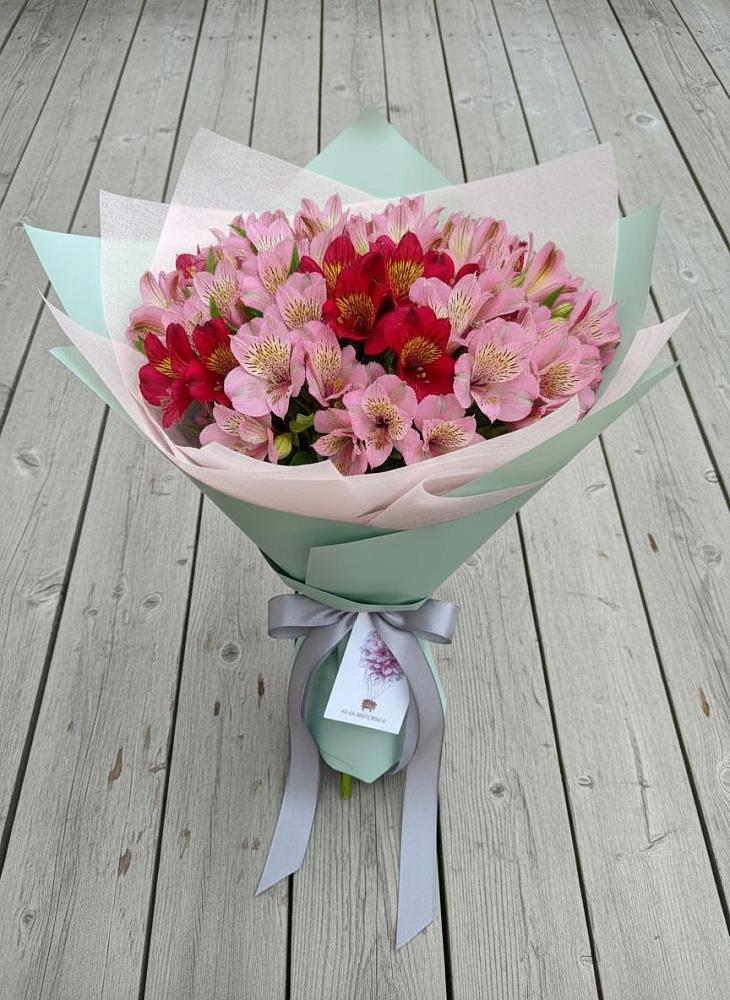 Букет цветов из: Альстромерии в Назии