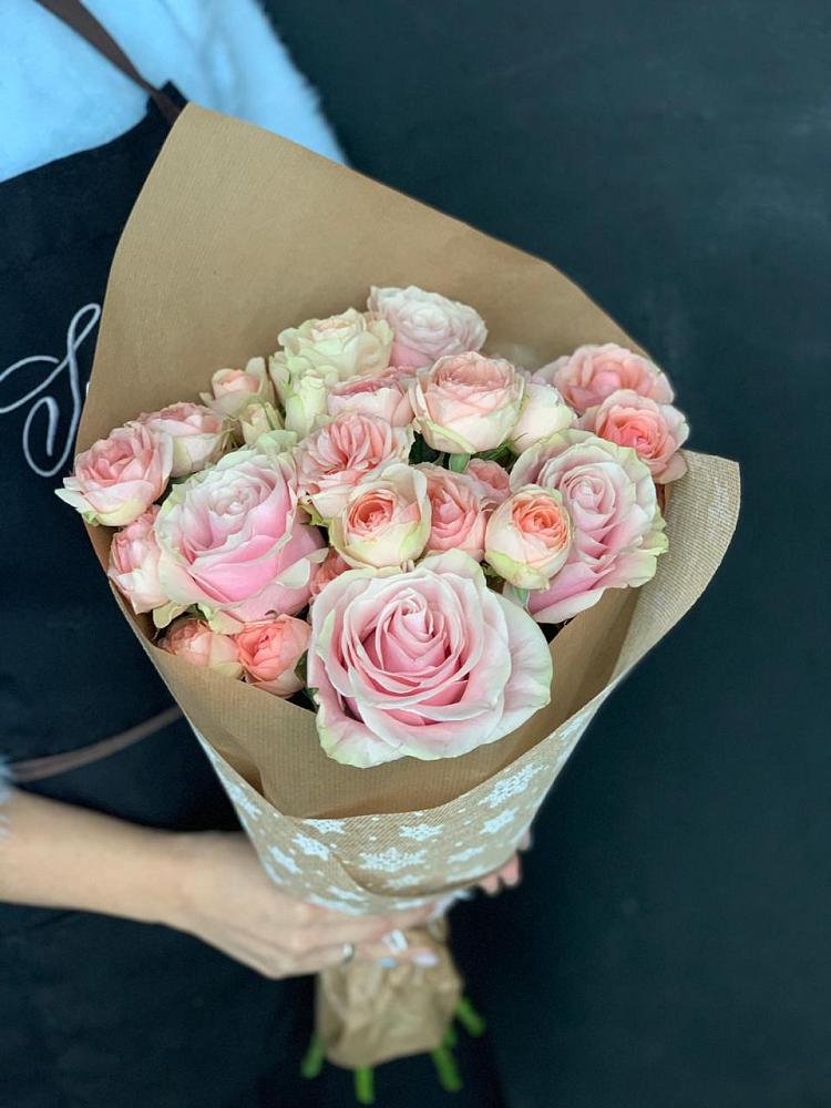 Букет цветов из: Хризантемы и Розы в Назии