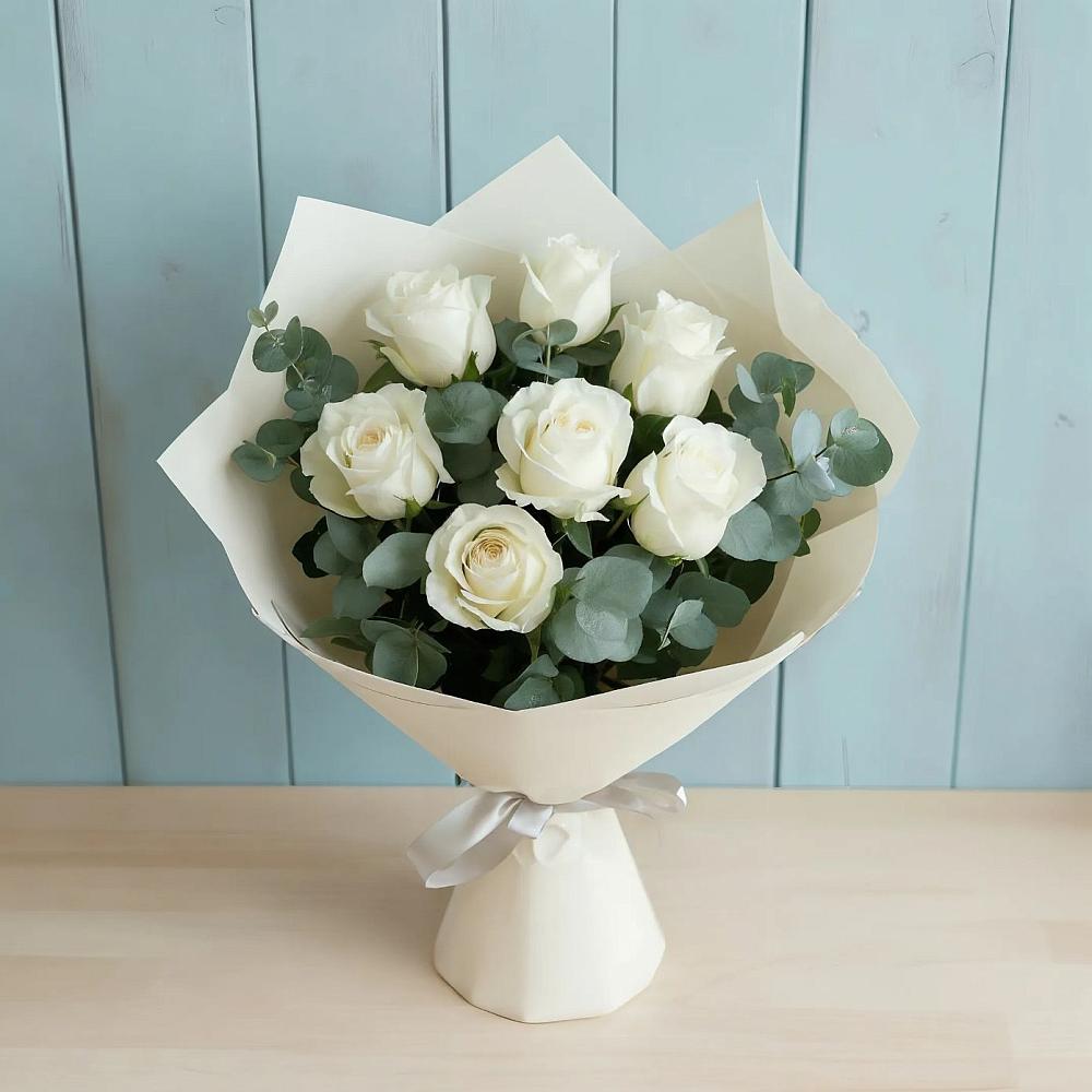 Букет Белые розы в Эвкалипте в Назии