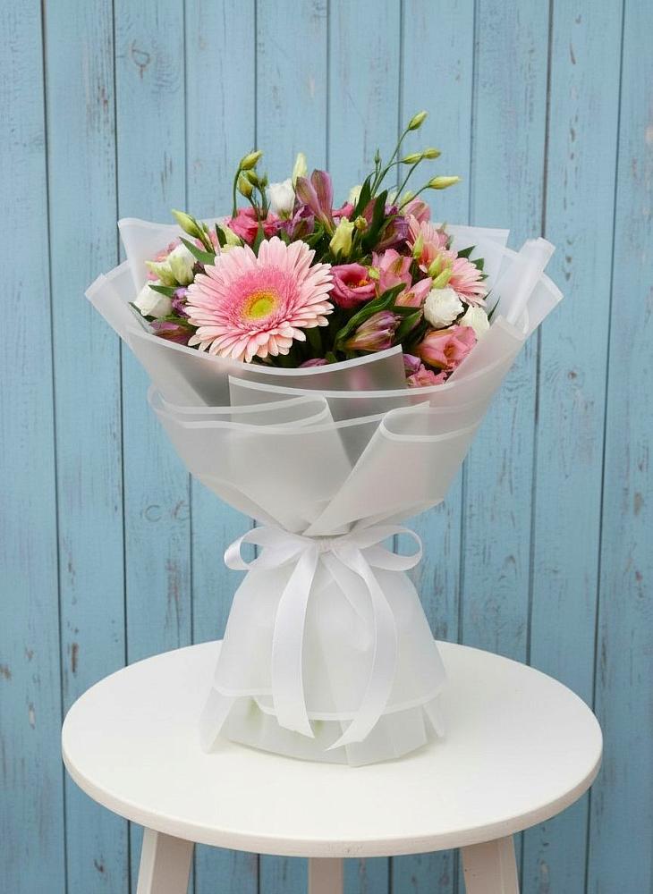 Букет цветов из: Герберы, Альстромерии и Лизиантусы в Назии