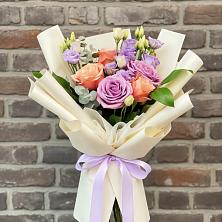 Букет цветов из:  Лизиантусы и Розы в Назии