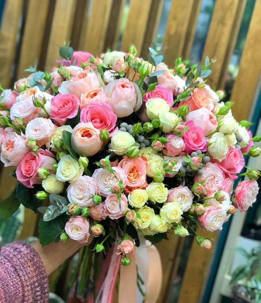 Букет цветов из: Розы в Назии