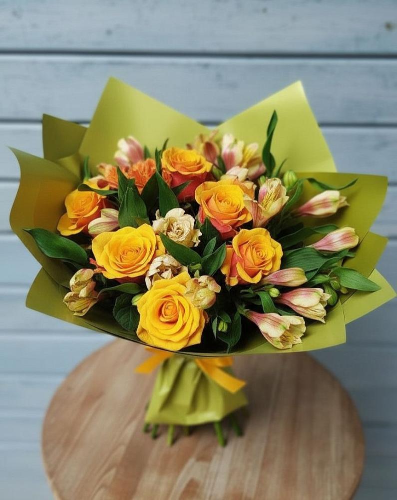 Букет цветов из: Альстромерии и Розы в Назии