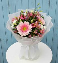 Букет цветов из:  Герберы, Альстромерии и Лизиантусы в Назии