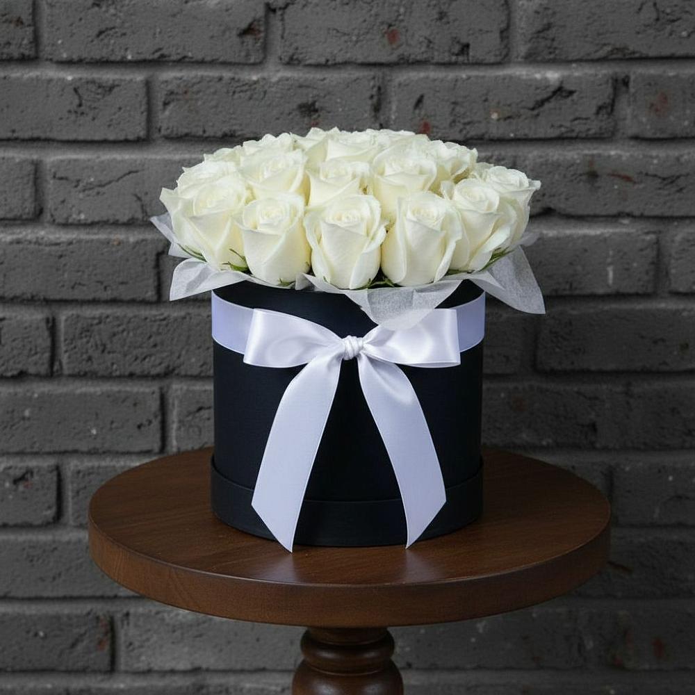 Цветочная композиция из Розы в шляпной коробке в Назии