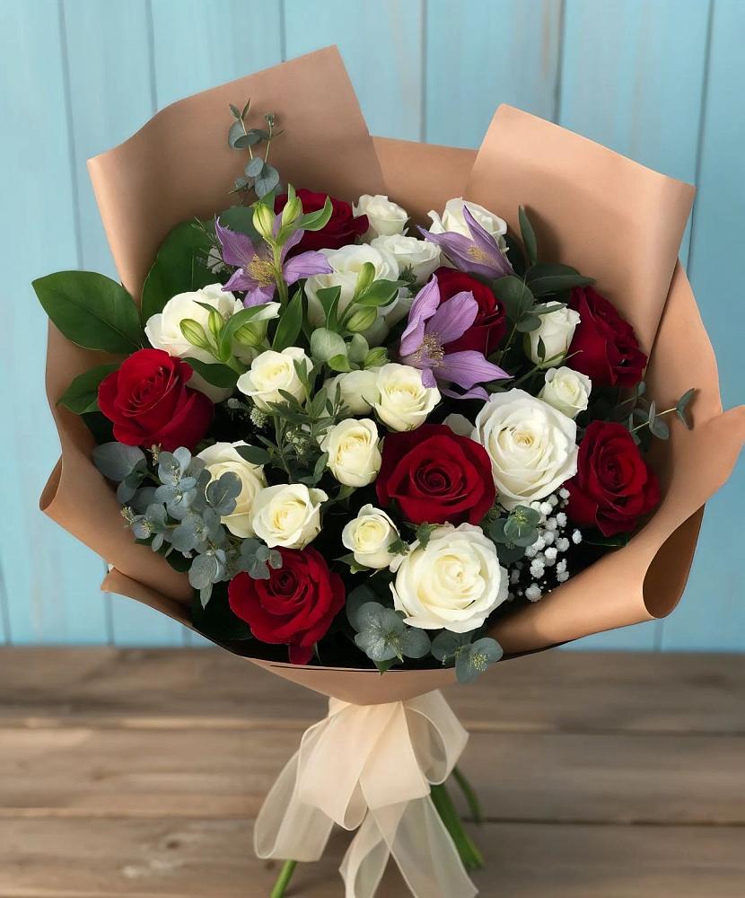 Букет цветов из: Розы и Альстромерии в Назии