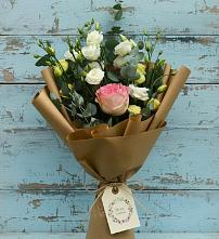 Букет цветов из:  Розы и Лизиантусы в Назии