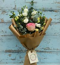 Букет цветов из:  Розы и Лизиантусы в Назии