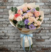 Букет цветов из:  Розы, Лизиантусы и Гвоздики в Назии