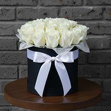 Цветочная композиция из Розы в шляпной коробке в Назии